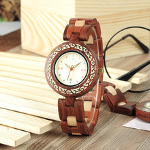 Charger l'image dans la galerie, Montre DOREE en bois